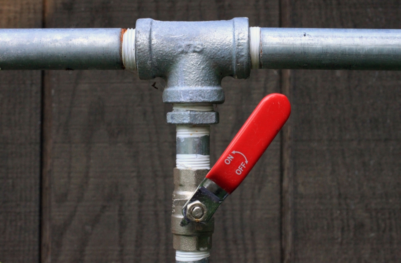 plombier-REVEST LES ROCHES-min_water-open-house-bicycle-red-vehicle-611604-pxhere.com